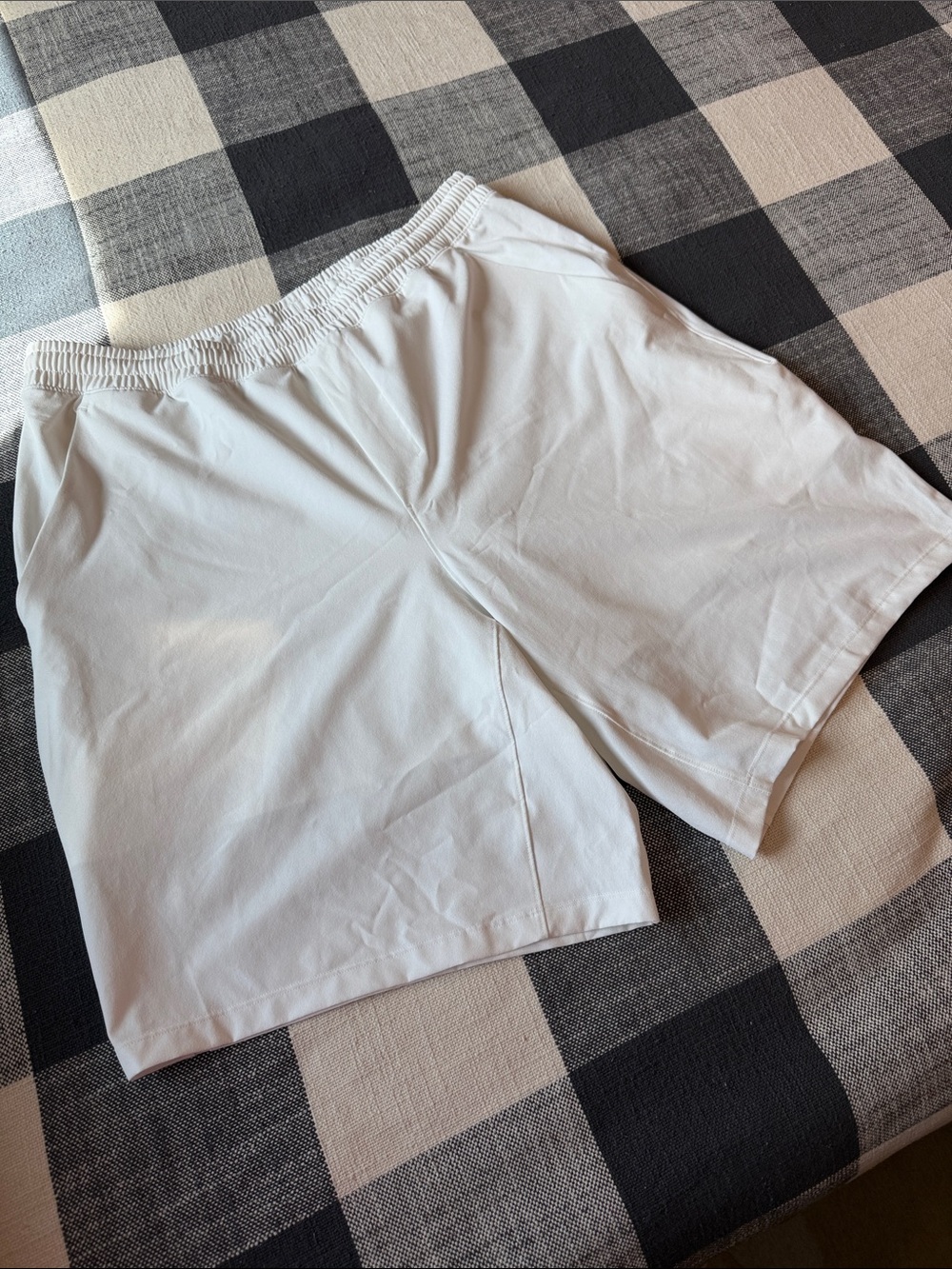 lululemon athletica Men's White Athletic Elastic-Waist Shorts